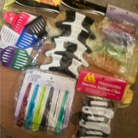 Assorted Hair Clips - Picture 5 of 10